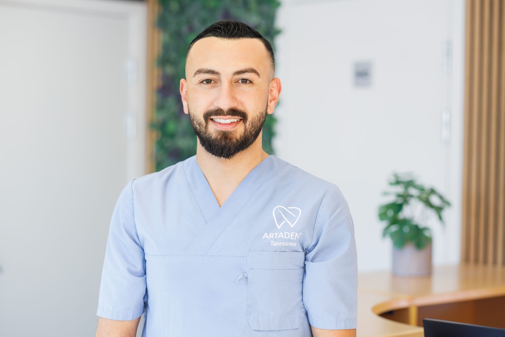 Dentist reviewing financial indicators in Klynic