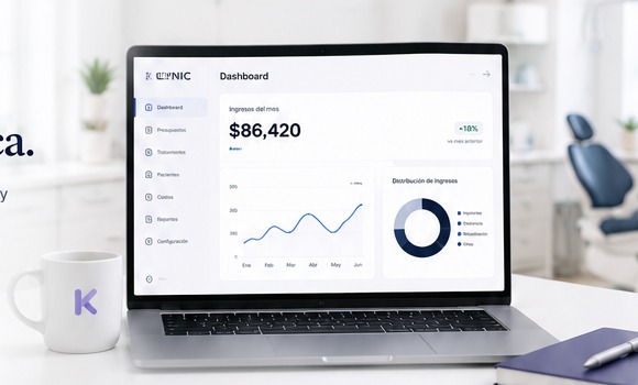 Dashboard financiero de Klynic en portátil